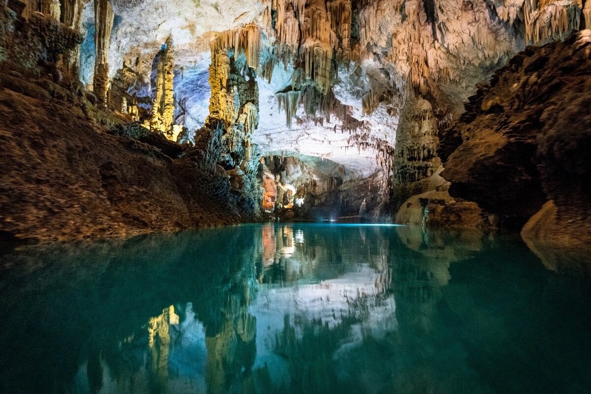 Muqal Cave - famous caves in oman