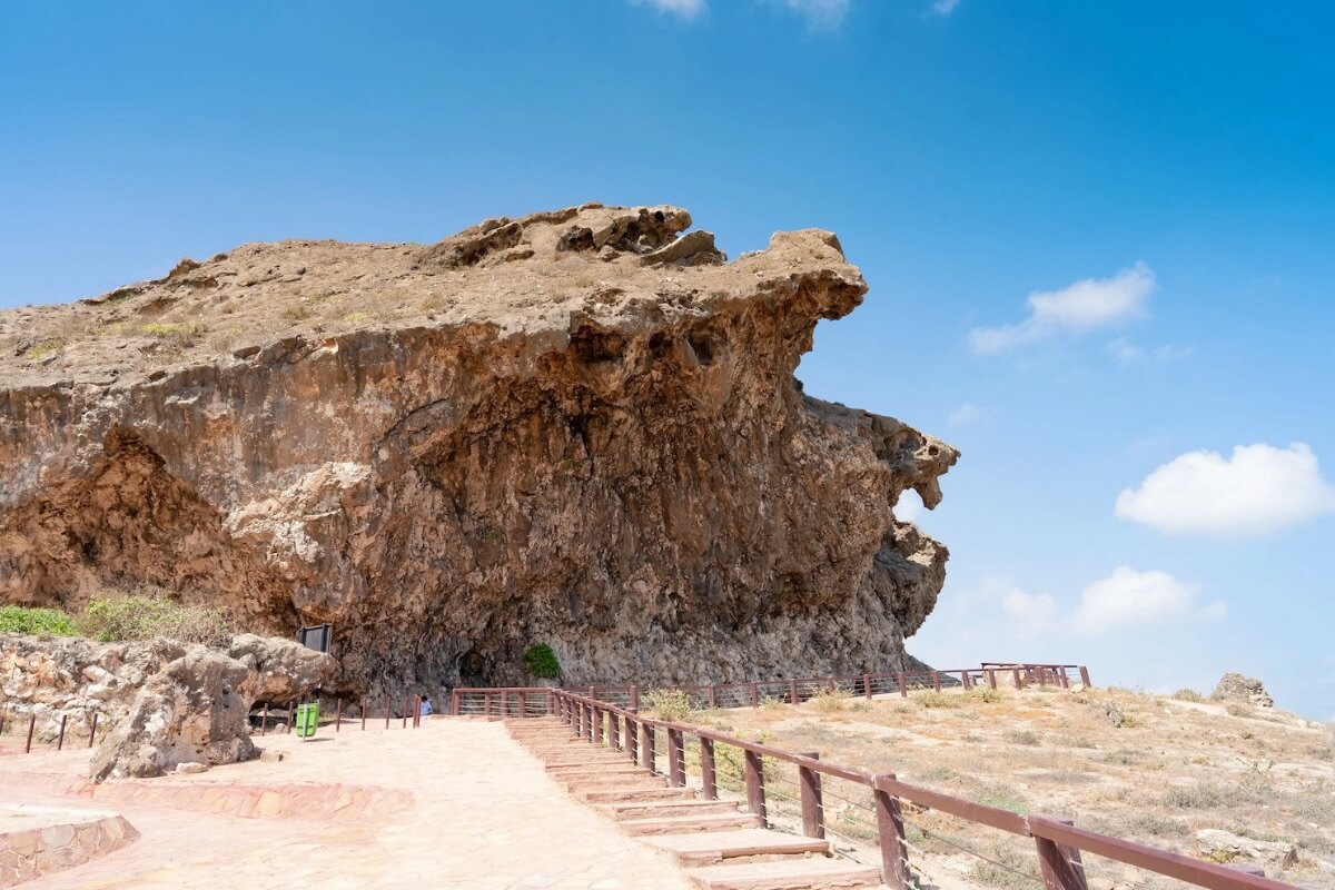 Road to Marneef Cave - beautiful caves in oman